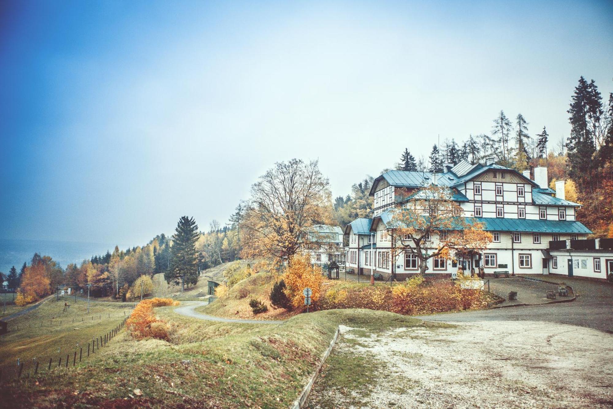 Retro Hotel Pod Zvicinou Bílá Třemešná Eksteriør bilde